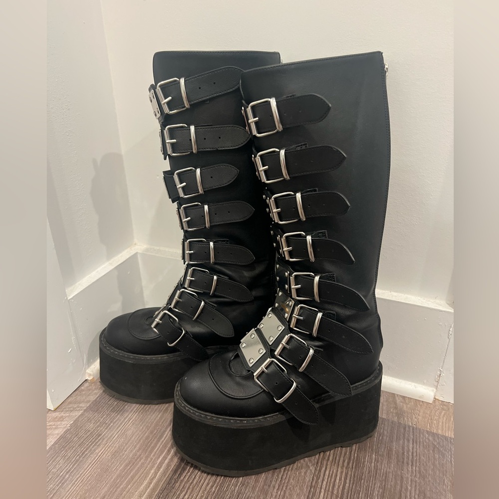 Demonia Damned 318 Size 6